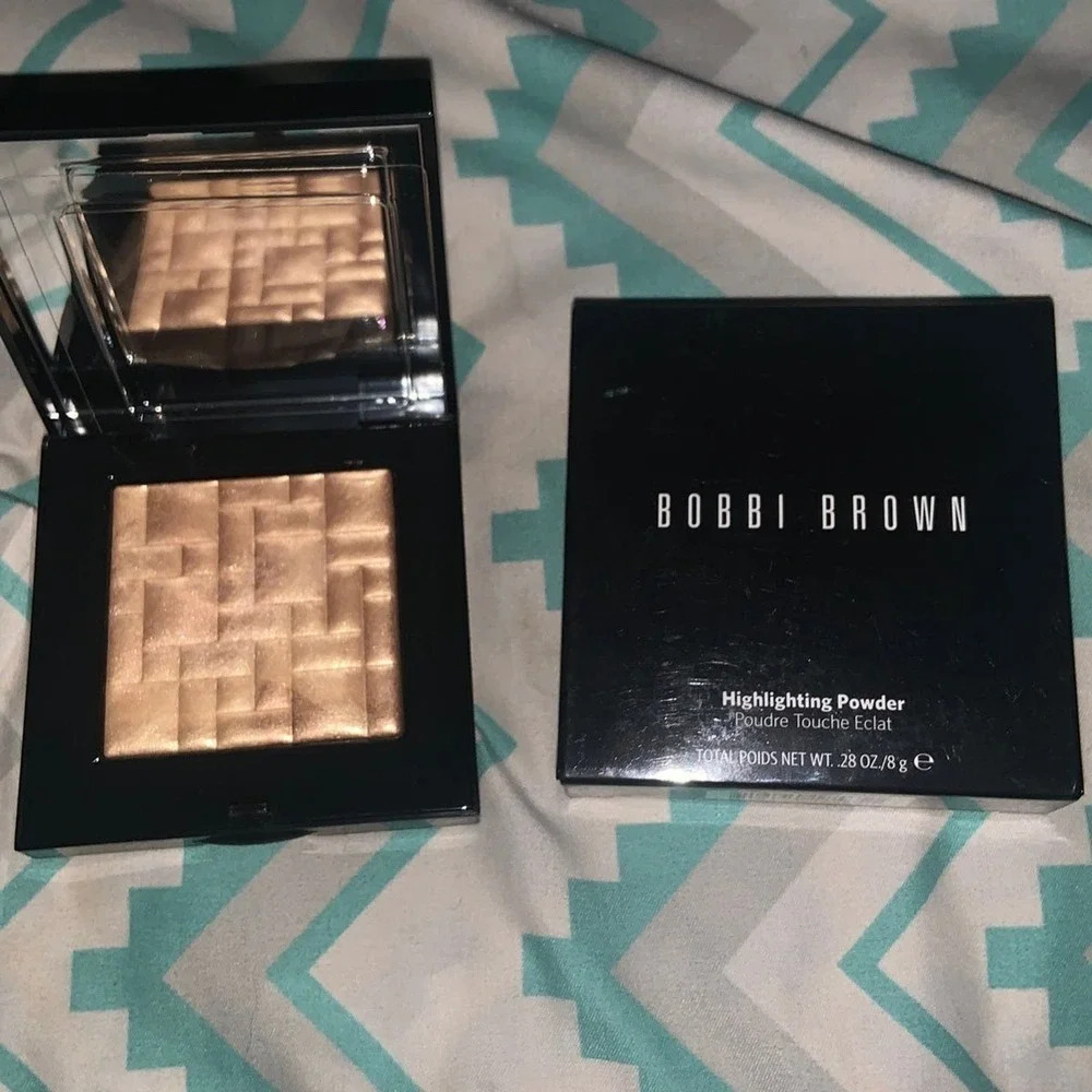 Bobbi Brown highlighter in moon glow NIB